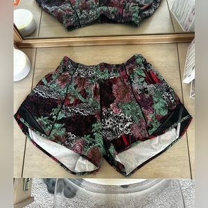 Lululemon hotty hot shorts 2.5